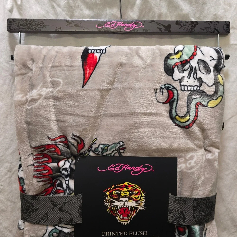 NWT Ed Hardy‎ Printed Plush Oversized Throw Blanket Skulls Motorcycle Tiger